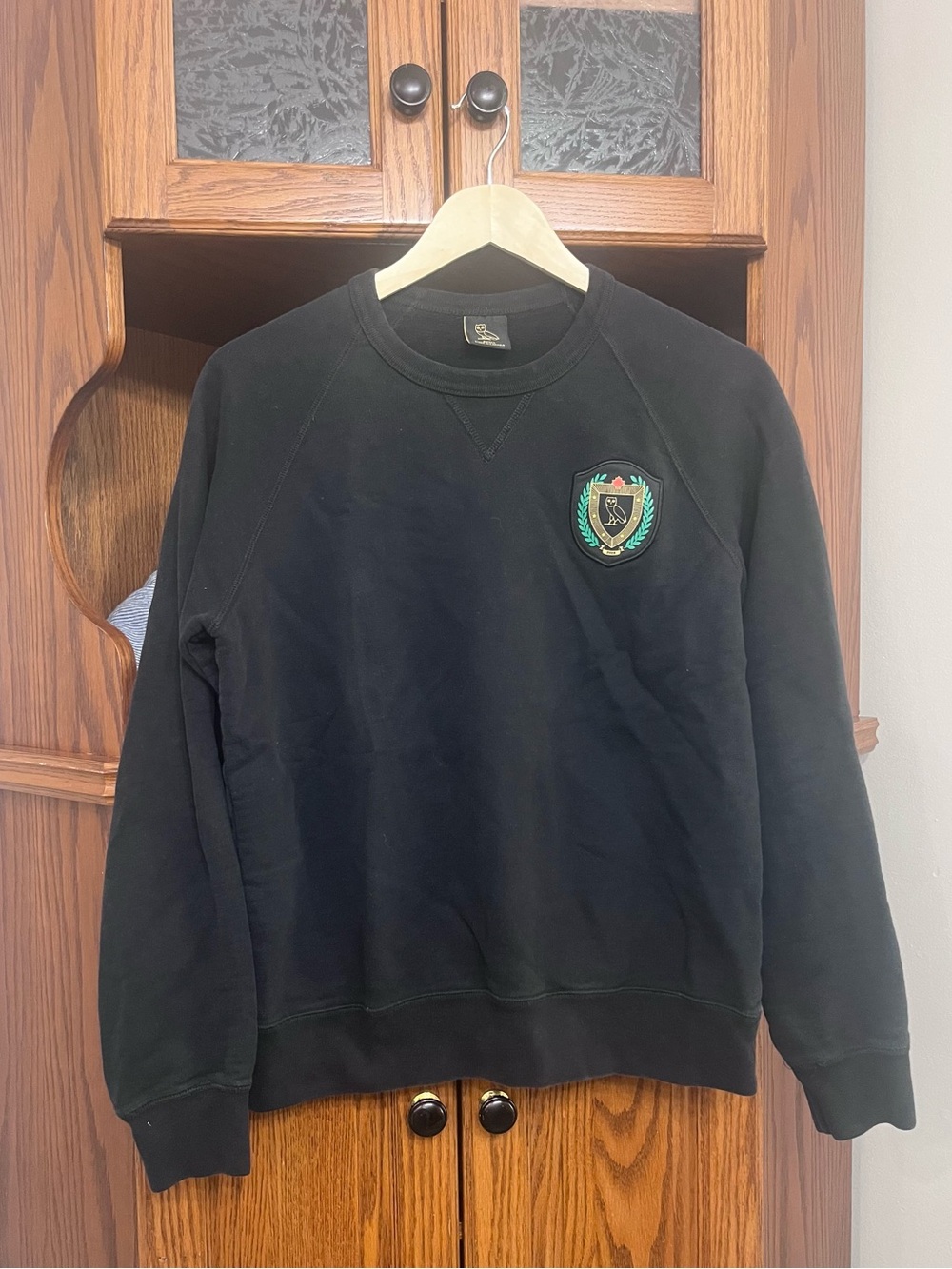 Drakes October's Very Own (OVO) Crest Badge Raglan Crewneck Sweatshirt